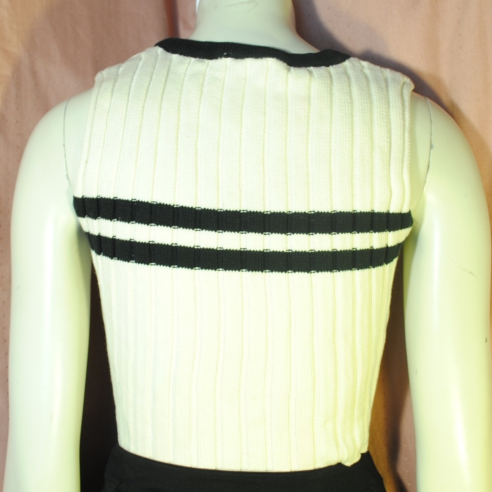 NEVER WORN Athletic Sleeveless 90s Knit Crop Top - Picture 2 of 5